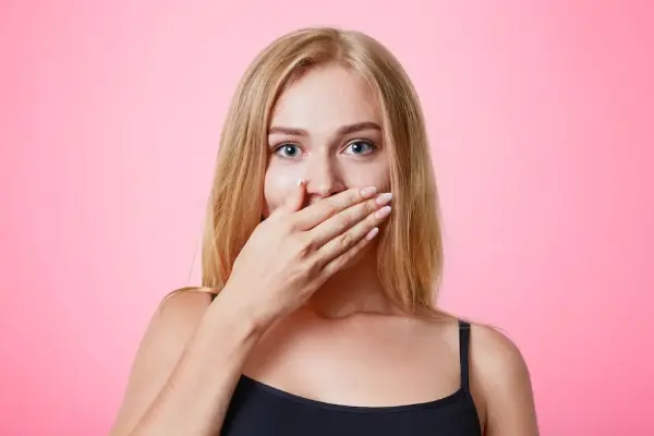 آیا کامپوزیت دندان باعث بوی بد دهان میشود